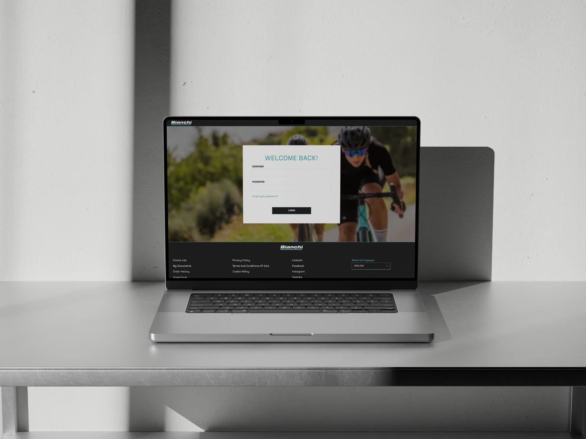 Mockup del portale B2B Bianchi su laptop: schermata di login
