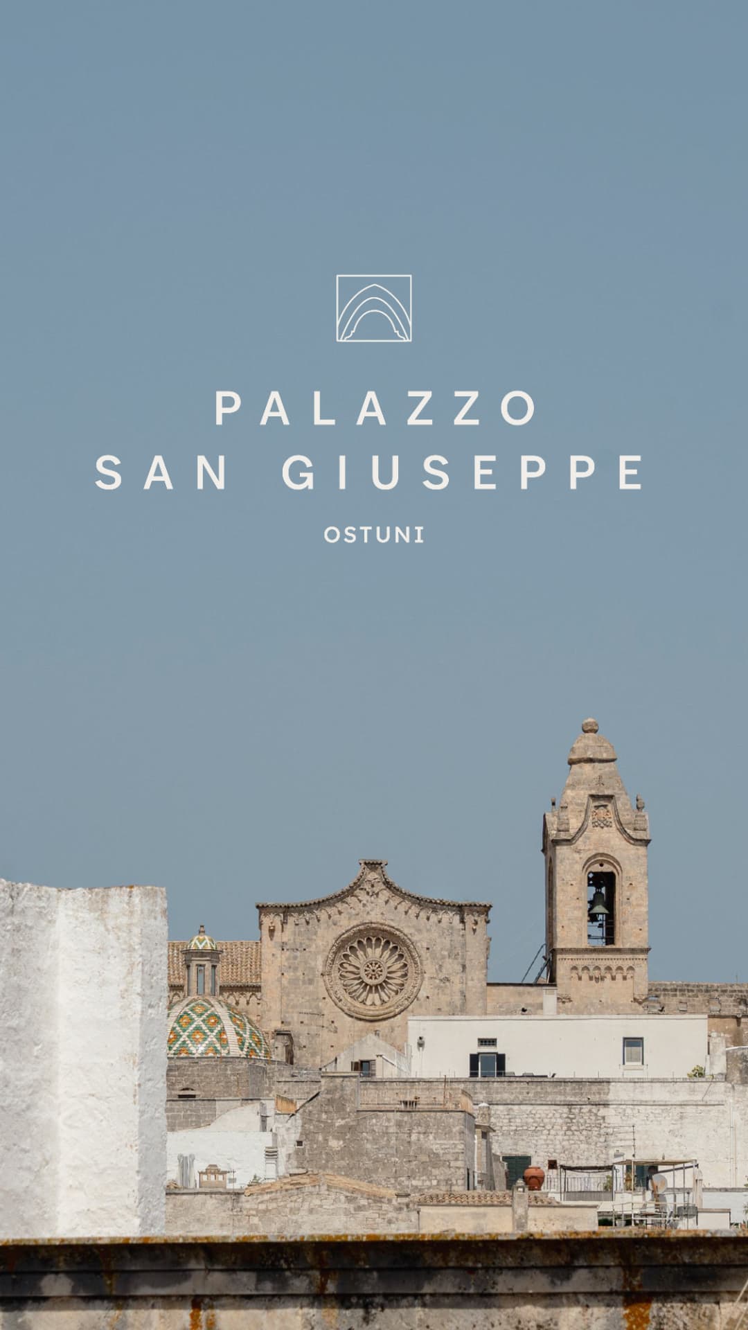 Locandina Palazzo San Giuseppe Ostuni: logo, duomo e campanile